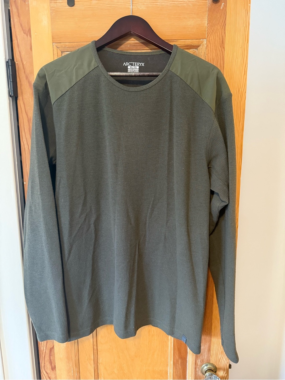Arc'teryx Men's Olive Green Long-Sleeve Crew Sweater XL